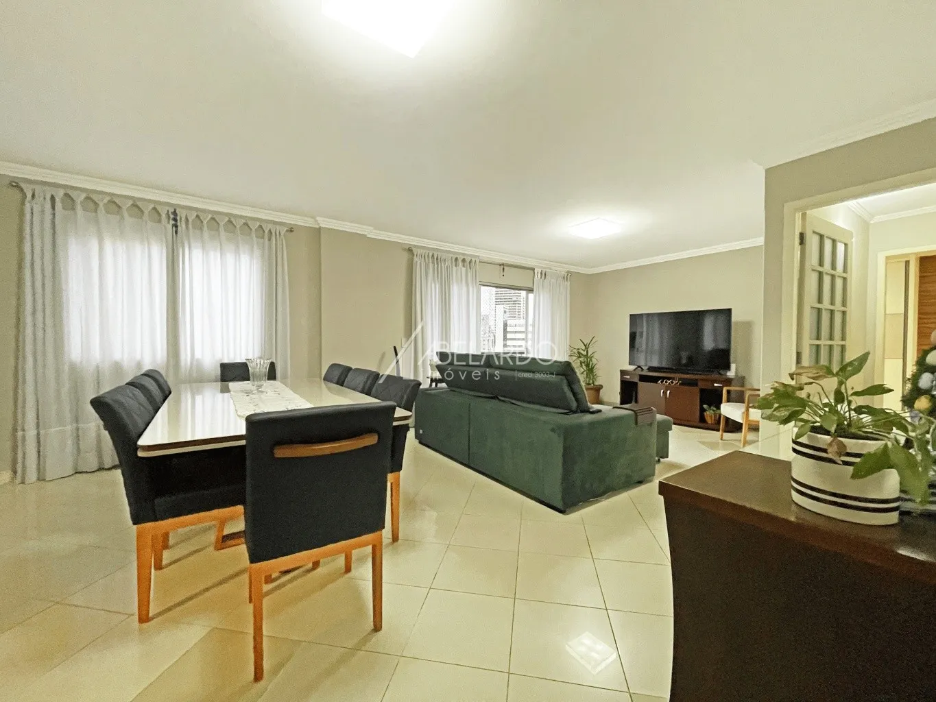APARTAMENTO ÂMPLO, SEMIMOBILIADO, COM TRÊS DORMITÓRIOS - BAIRRO VELHA — foto 2