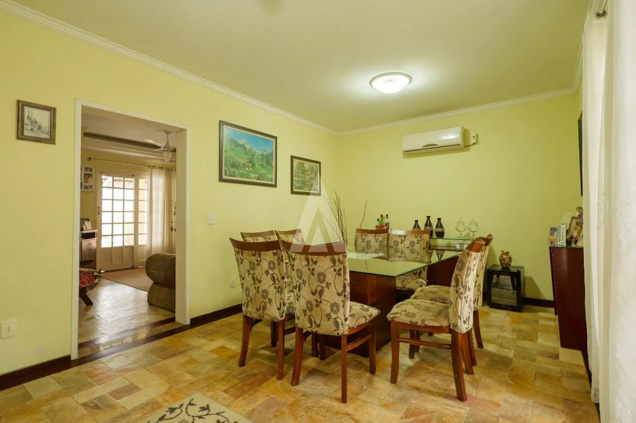 Casa com 1 suíte(s) mais 2 quarto(s) à venda no bairro Santo Antônio em Joinville, por R$ 1.600.000.00. — foto 4