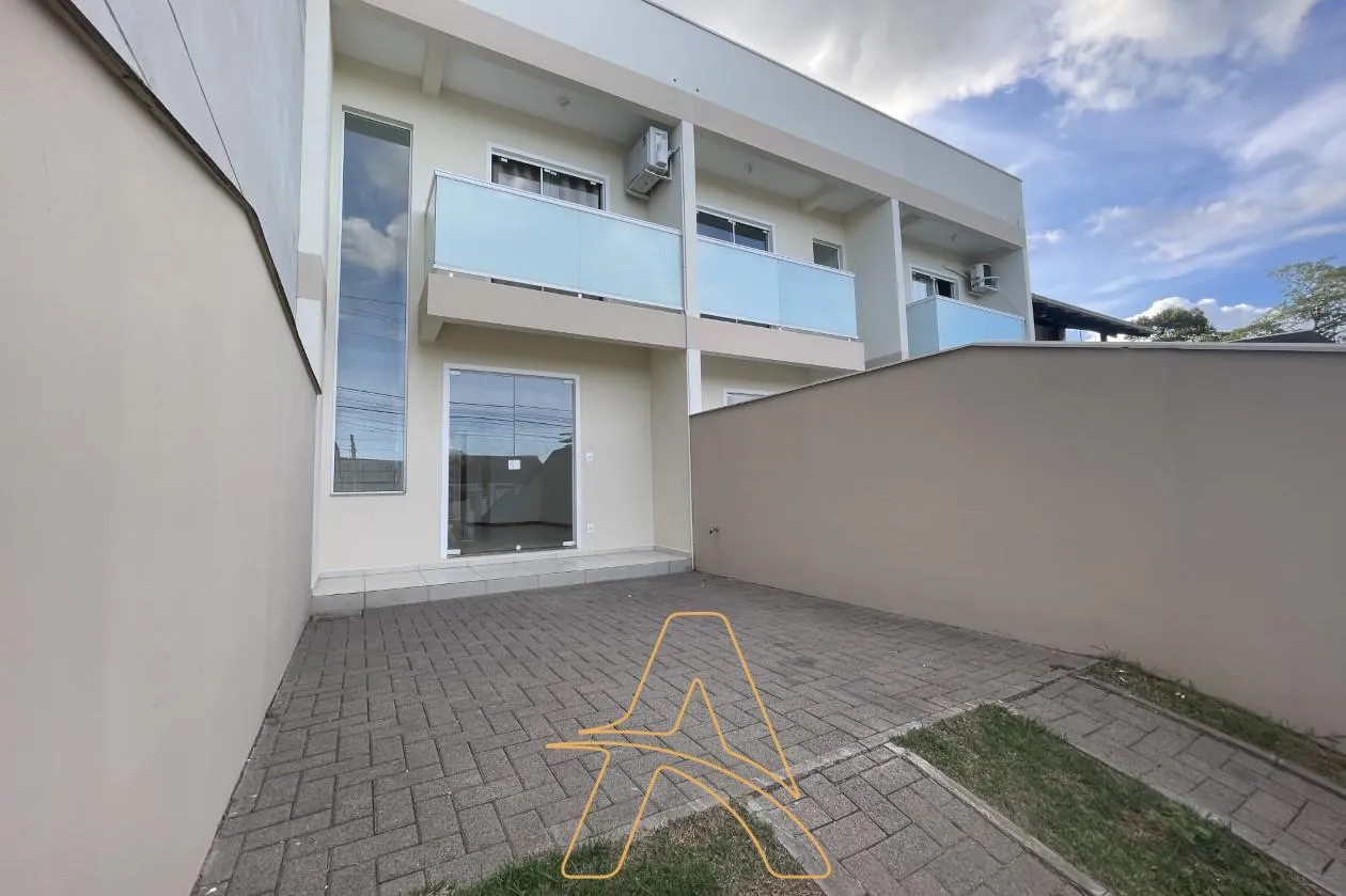 Sobrado com 2 Dormitórios e Sacada no Bairro Itoupavazinha - foto 1