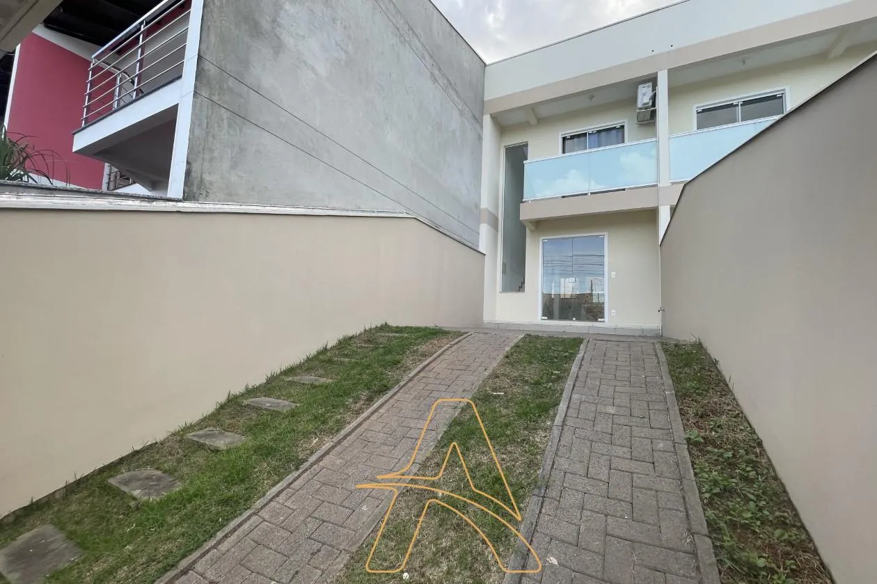 Sobrado com 2 Dormitórios e Sacada no Bairro Itoupavazinha — foto 2