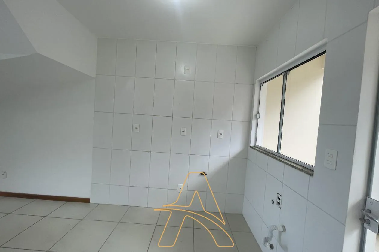Sobrado com 2 Dormitórios e Sacada no Bairro Itoupavazinha — foto 6