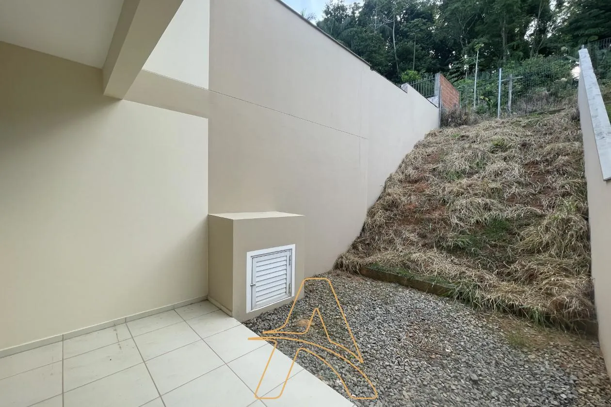 Sobrado com 2 Dormitórios e Sacada no Bairro Itoupavazinha — foto 7