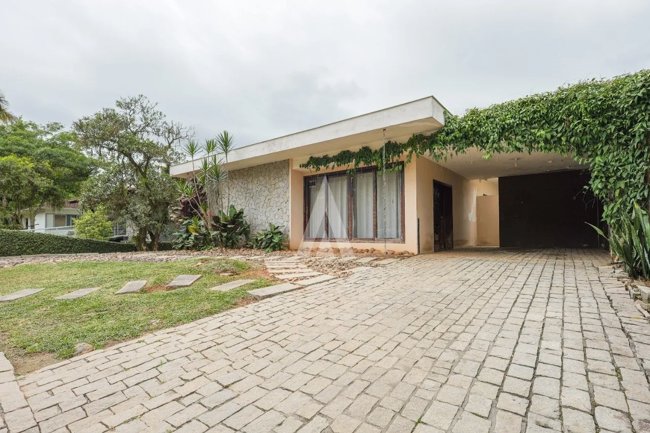 Casa com 1 suíte(s) mais 2 quarto(s) à venda no bairro América em Joinville, por R$ 1.240.000.00. - foto 1