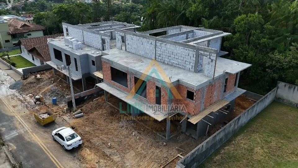 Casa de Alto Padrão no Centro da Cidade de Pomerode com 240,44m de Área Construída - foto 1