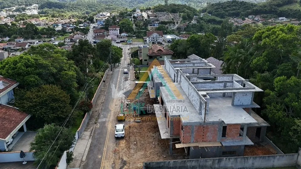 Casa de Alto Padrão no Centro da Cidade de Pomerode com 240,44m de Área Construída — foto 3