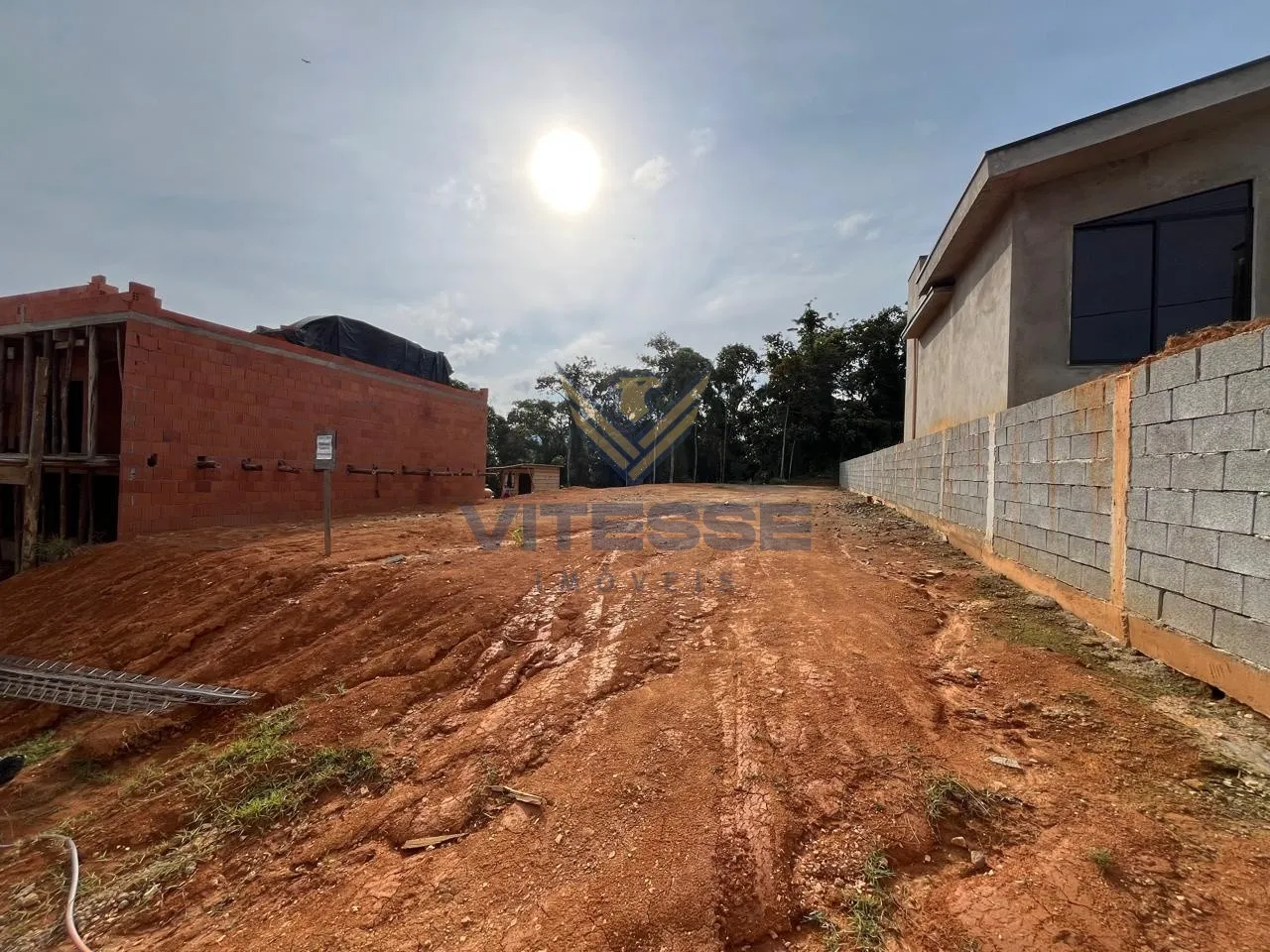 Amplo terreno com 12,00 metros de frente - foto 1