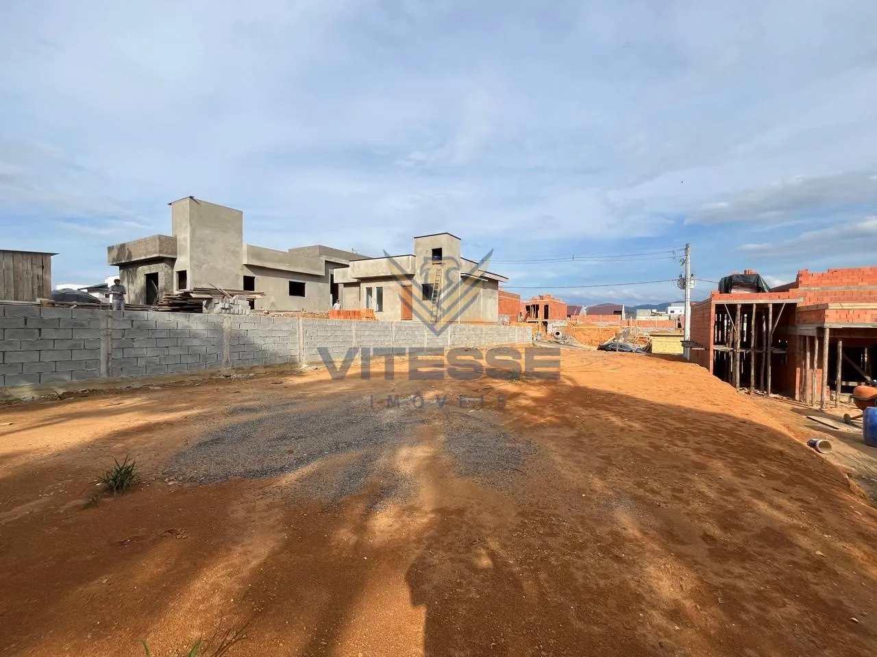 Amplo terreno com 12,00 metros de frente — foto 5