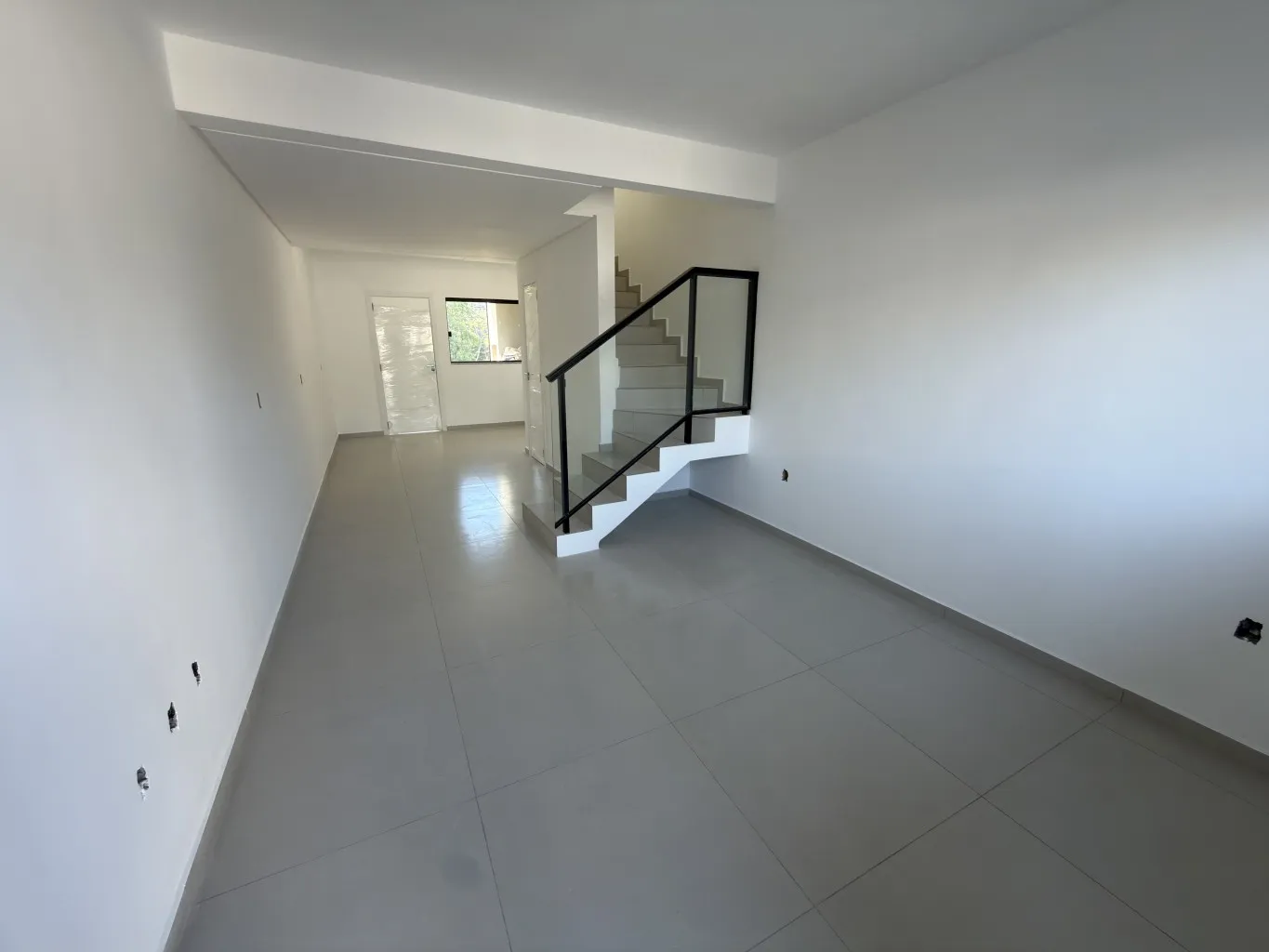 Excelente sobrado, com possibilidade de ampliação no porão, no bairro Fortaleza Alta — foto 2