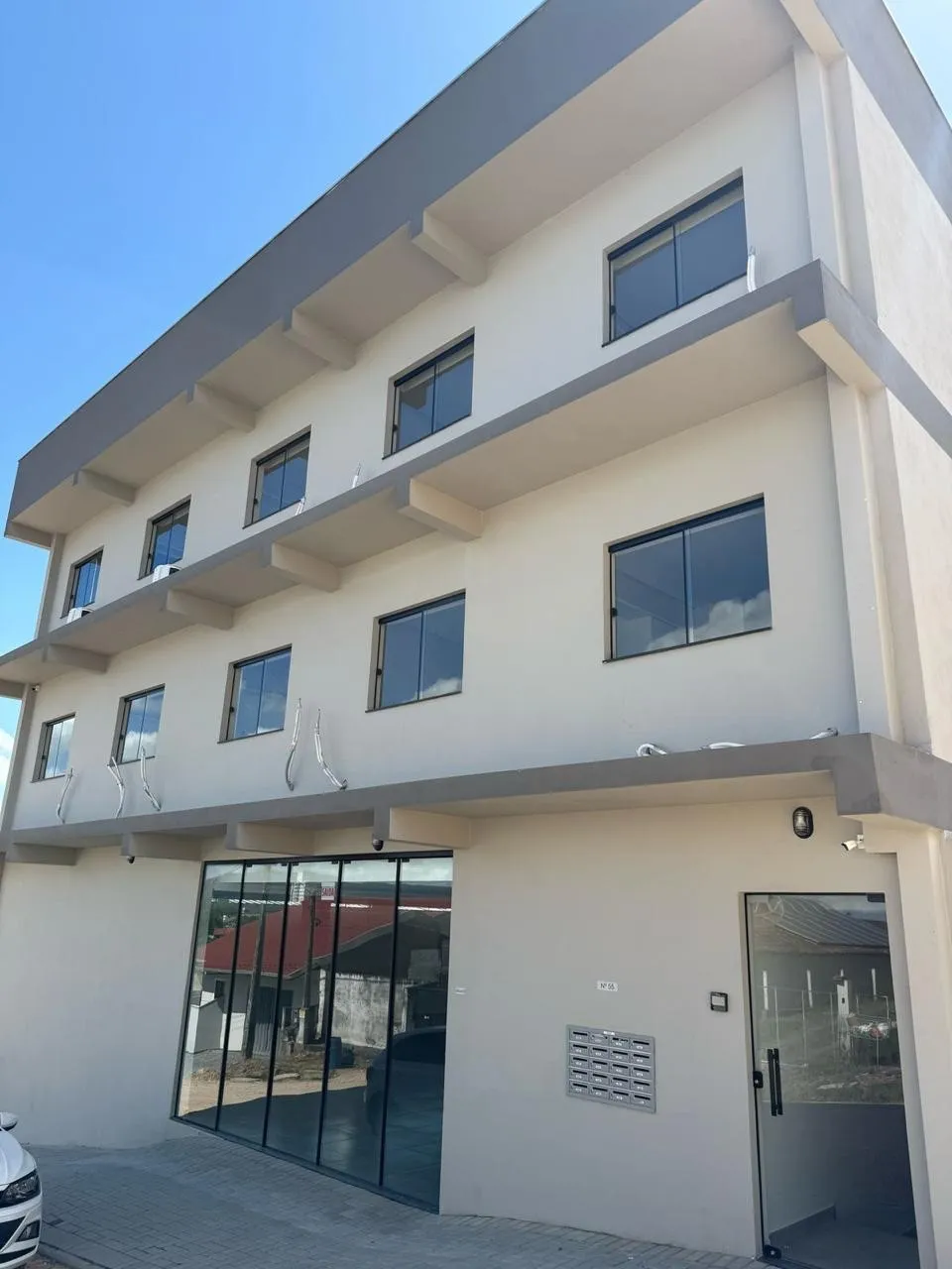 Sala comercial com 210m para alugar no bairro Margem Esquerda em Gaspar! Espaço amplo, ideal para seu negócio, com localização estratégica e excelente custo-benefício. - foto 1