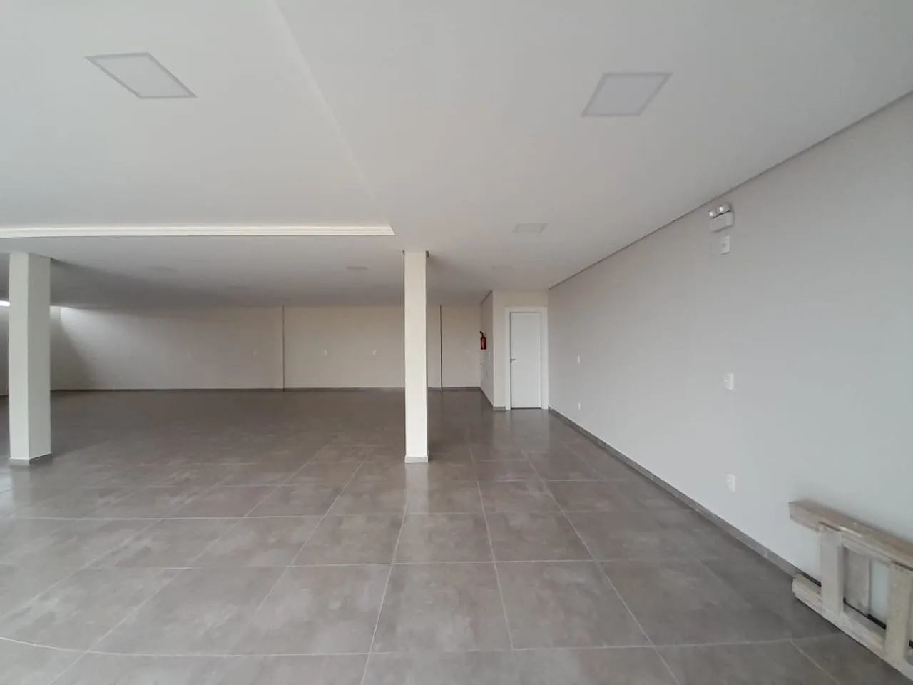 Sala comercial com 210m para alugar no bairro Margem Esquerda em Gaspar! Espaço amplo, ideal para seu negócio, com localização estratégica e excelente custo-benefício. — foto 3