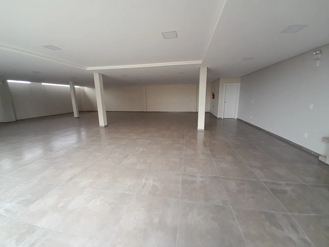 Sala comercial com 210m para alugar no bairro Margem Esquerda em Gaspar! Espaço amplo, ideal para seu negócio, com localização estratégica e excelente custo-benefício. — foto 4