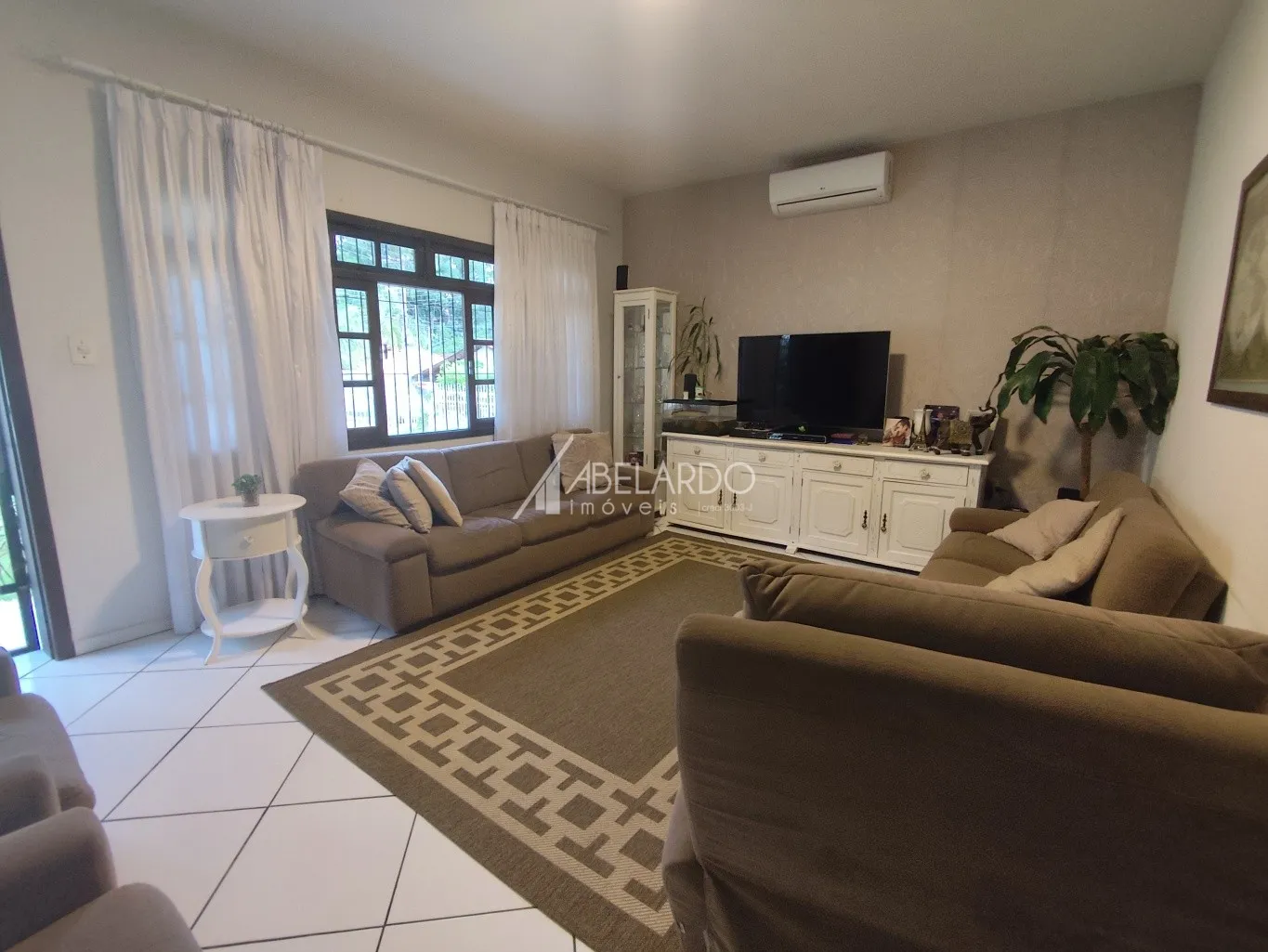 CASA TERREA, SEMIMOBILIADA, COM QUATRO DORMITÓRIOS - BAIRRO VELHA — foto 2