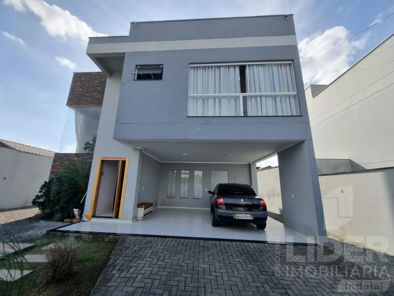 Casa com Piscina no Bairro Carijós. - foto 1