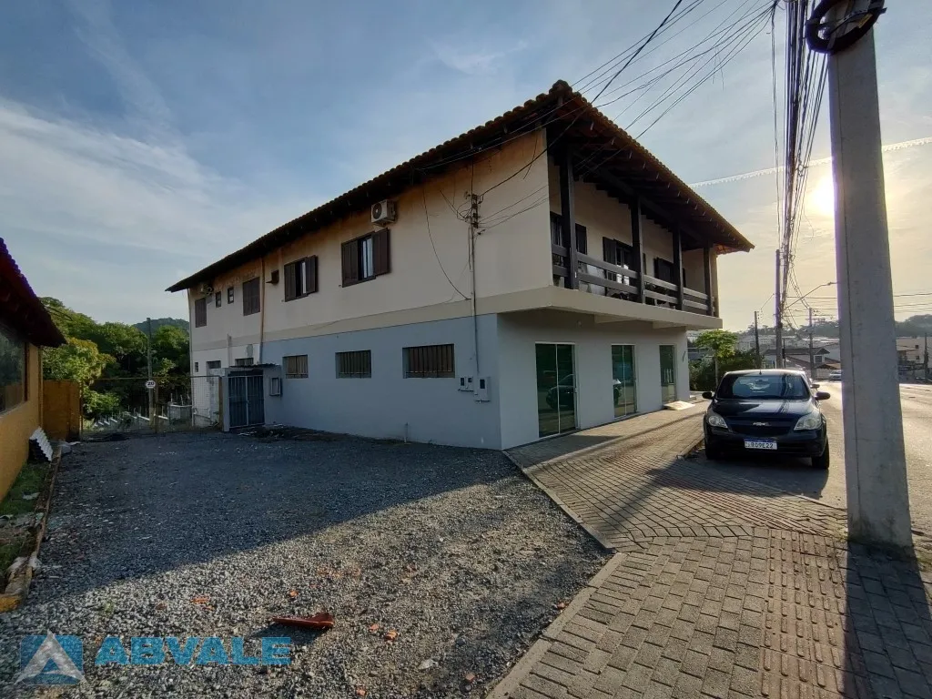 Aproximadamente 340m, tem essa ampla loja para locação na Rua General Osório - Blumenau/SC - foto 1