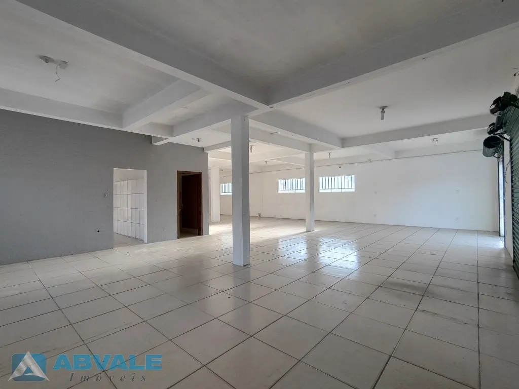 Aproximadamente 340m, tem essa ampla loja para locação na Rua General Osório - Blumenau/SC — foto 4