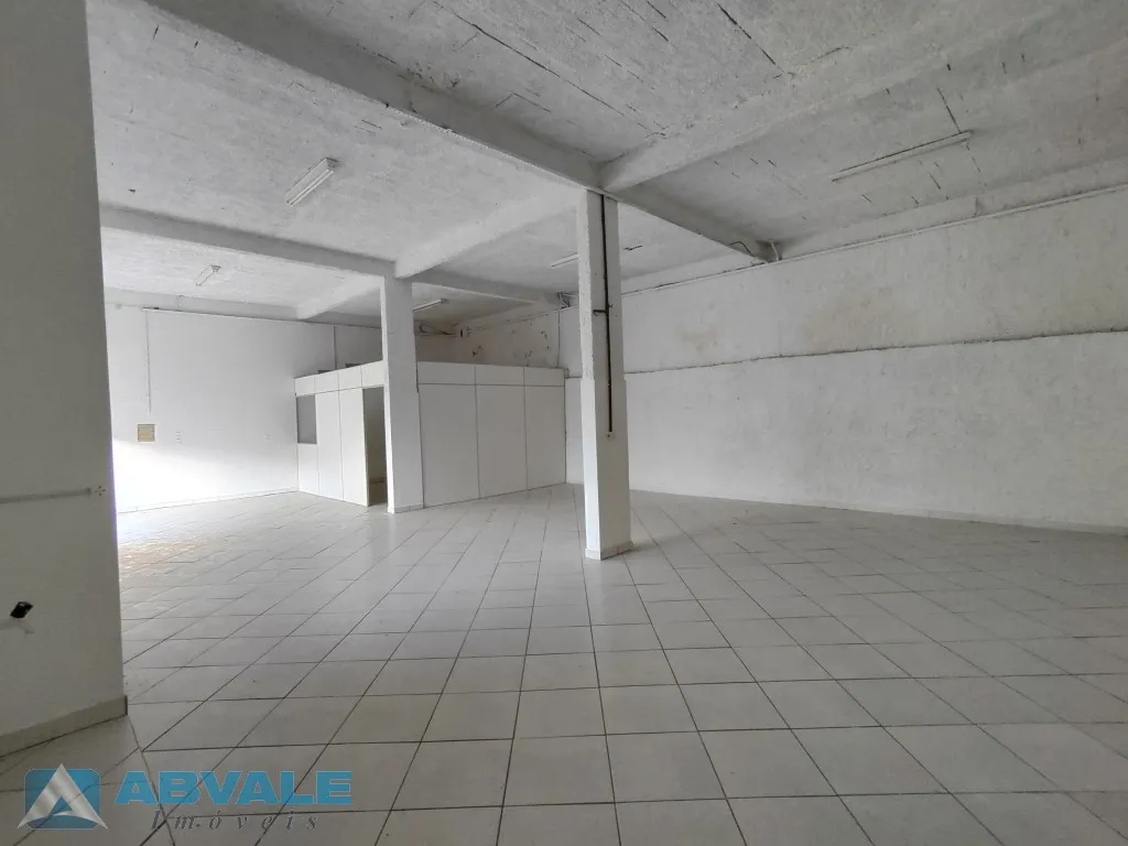 Aproximadamente 130m, esse depósito para locação na Rua Frei Estanislau Schaette - Blumenau/SC — foto 3