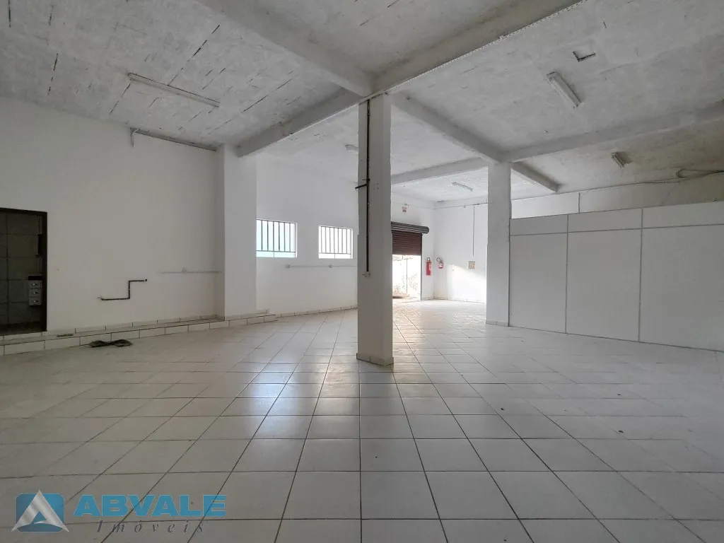 Aproximadamente 130m, esse depósito para locação na Rua Frei Estanislau Schaette - Blumenau/SC — foto 4