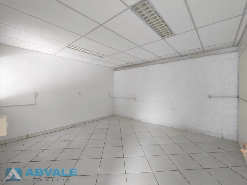 Aproximadamente 130m, esse depósito para locação na Rua Frei Estanislau Schaette - Blumenau/SC — foto 5