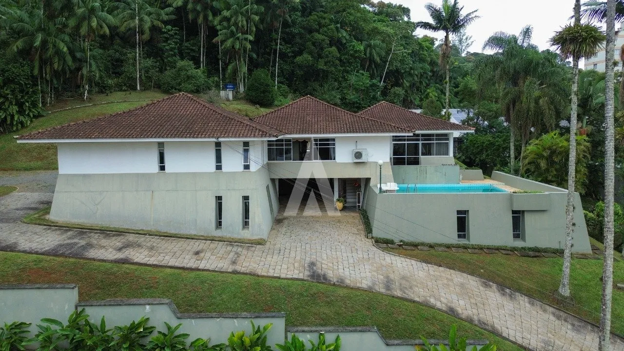 Casa com 2 suíte(s) mais 2 quarto(s) à venda no bairro Saguaçu em Joinville, de R$ 3.200.000,00 por R$ 2.200.000.00. - foto 1
