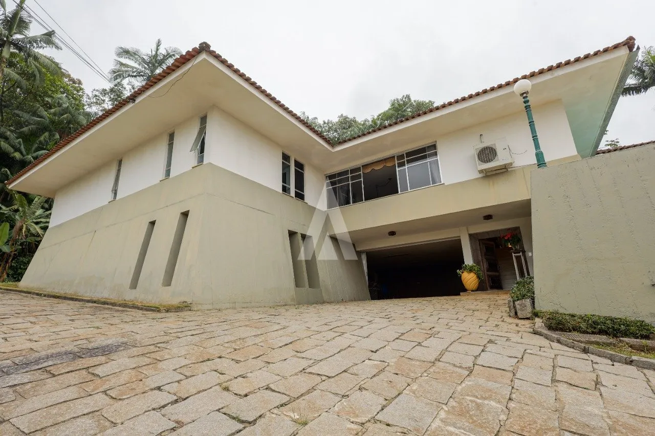Casa com 2 suíte(s) mais 2 quarto(s) à venda no bairro Saguaçu em Joinville, de R$ 3.200.000,00 por R$ 2.200.000.00. — foto 2