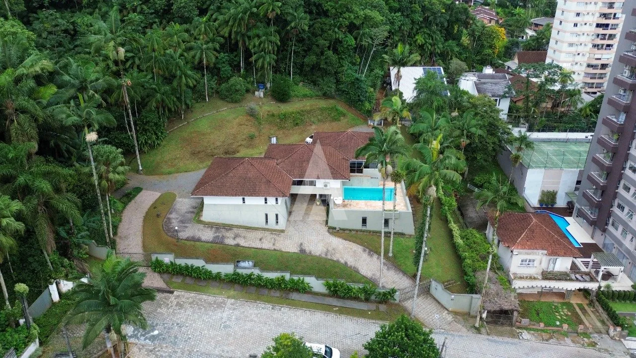 Casa com 2 suíte(s) mais 2 quarto(s) à venda no bairro Saguaçu em Joinville, de R$ 3.200.000,00 por R$ 2.200.000.00. — foto 4