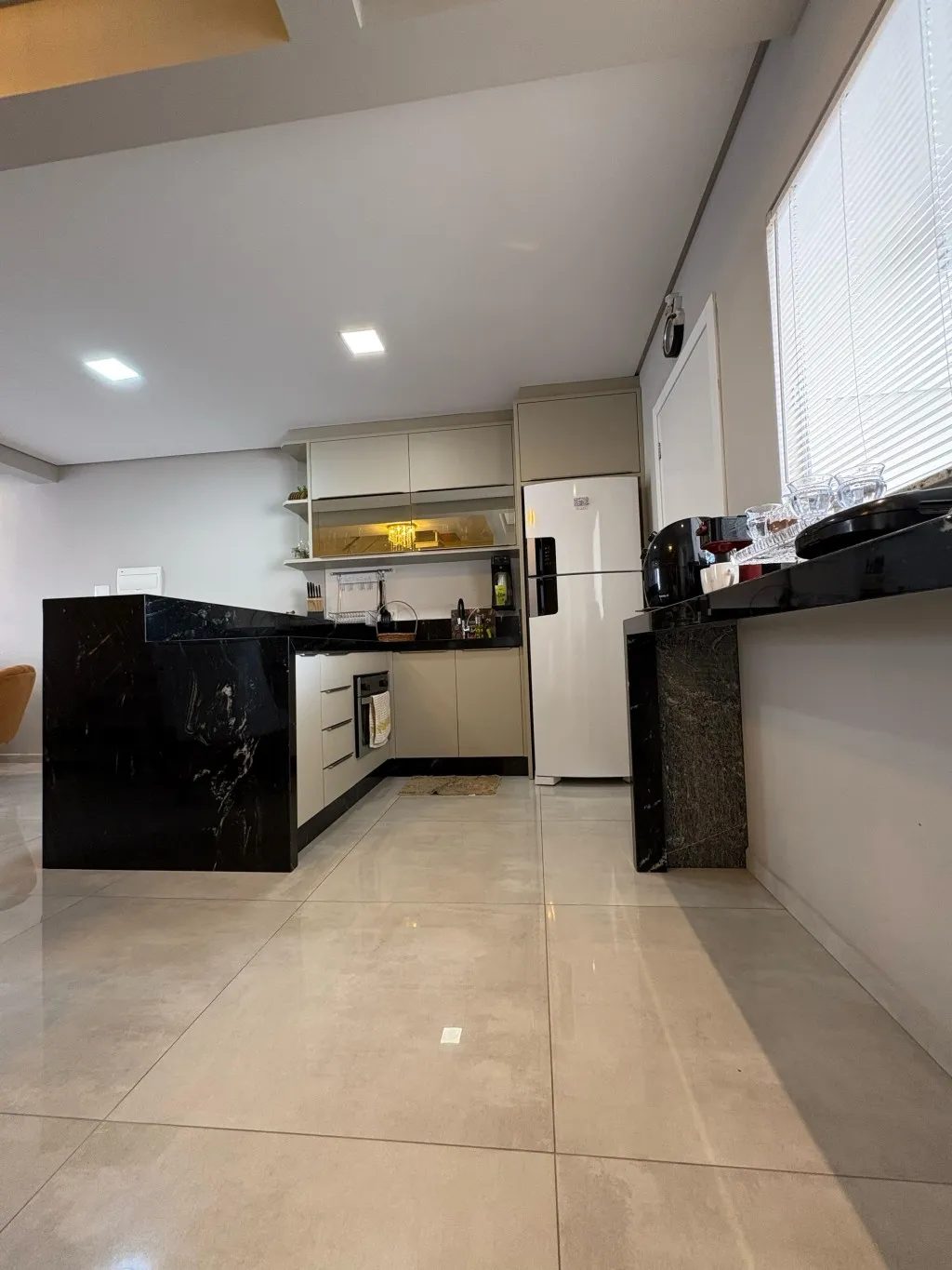 Belíssimo Sobrado Triplex no bairro Escola Agrícola. — foto 6