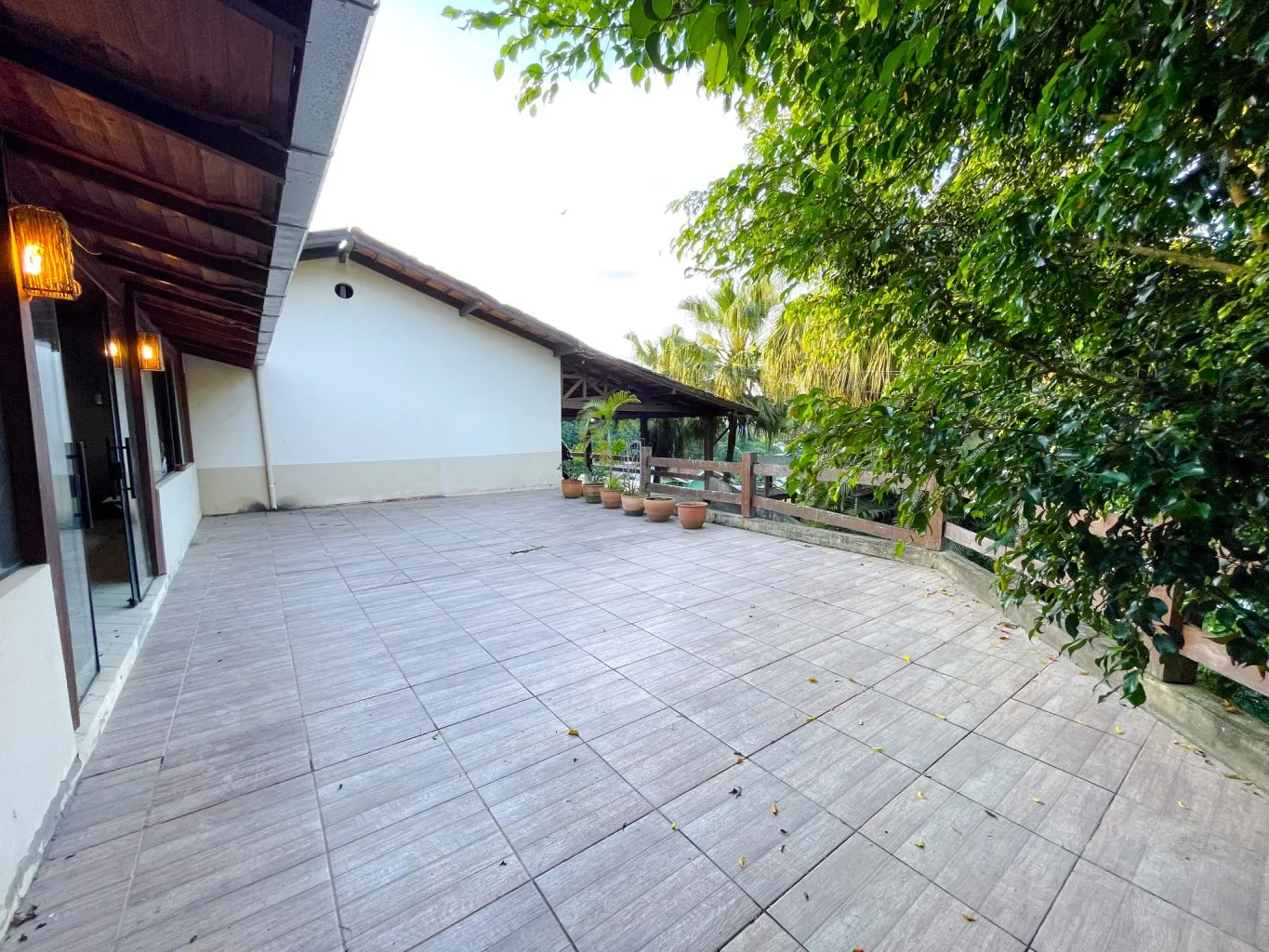 Ampla casa com área externa e vista da cidade a menos de 1km do Terminal da Fonte - foto 1