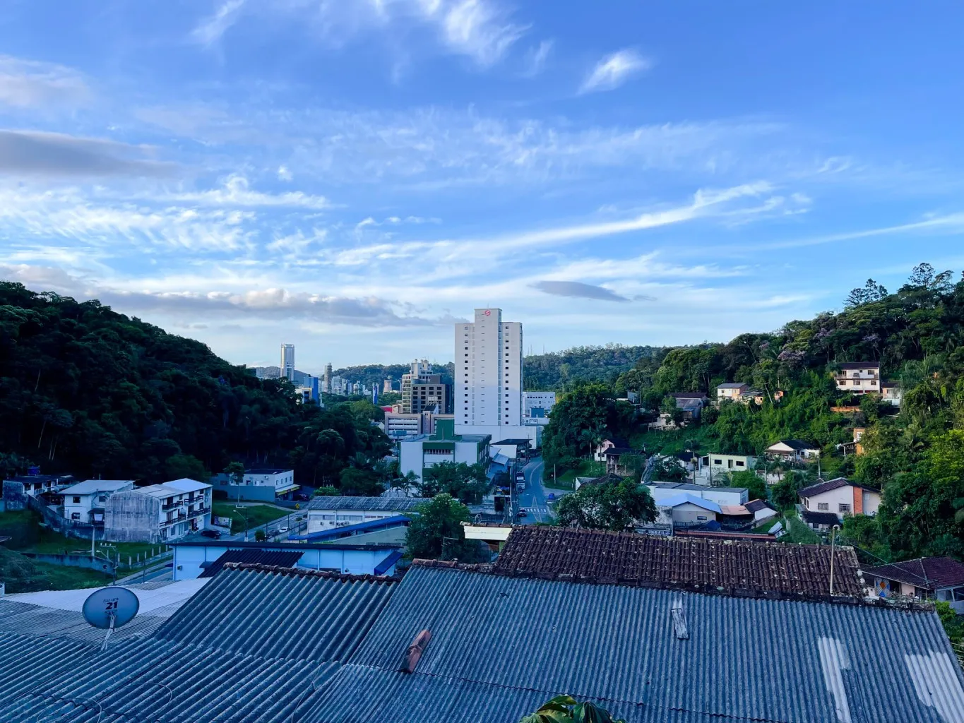 Ampla casa com área externa e vista da cidade a menos de 1km do Terminal da Fonte — foto 2
