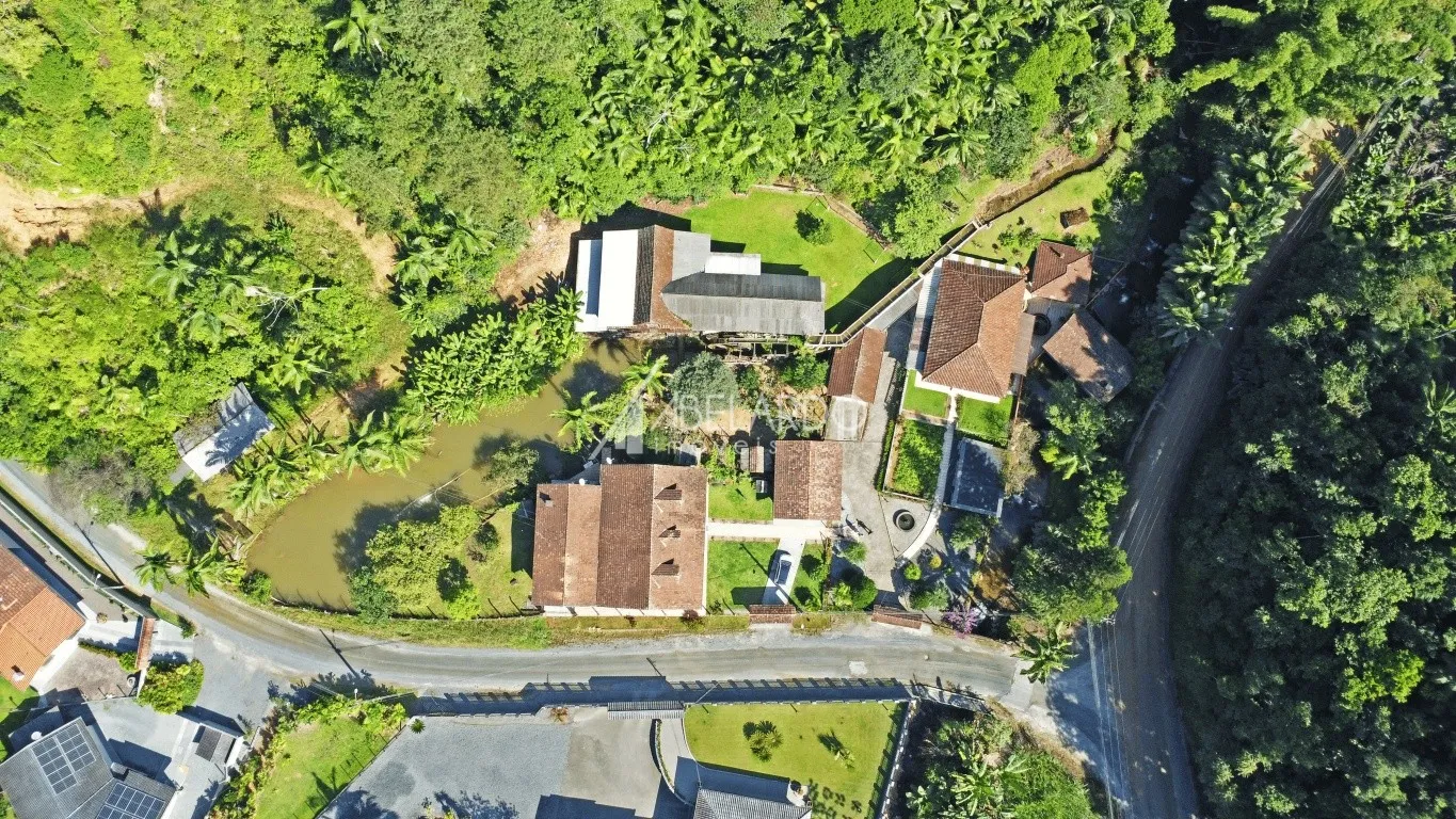 MARAVILHOSO SÍTIO NO BAIRRO VILA ITOUPAVA, UM VERDADEIRO REFÚGIO URBANO PARA DESFRUTAR DA NATUREZA. — foto 3