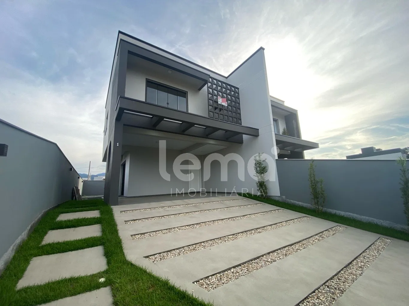 Casa à venda com 3 quartos e 1 suíte, 2 vagas, 180m² no Benedito, Indaial - foto 1