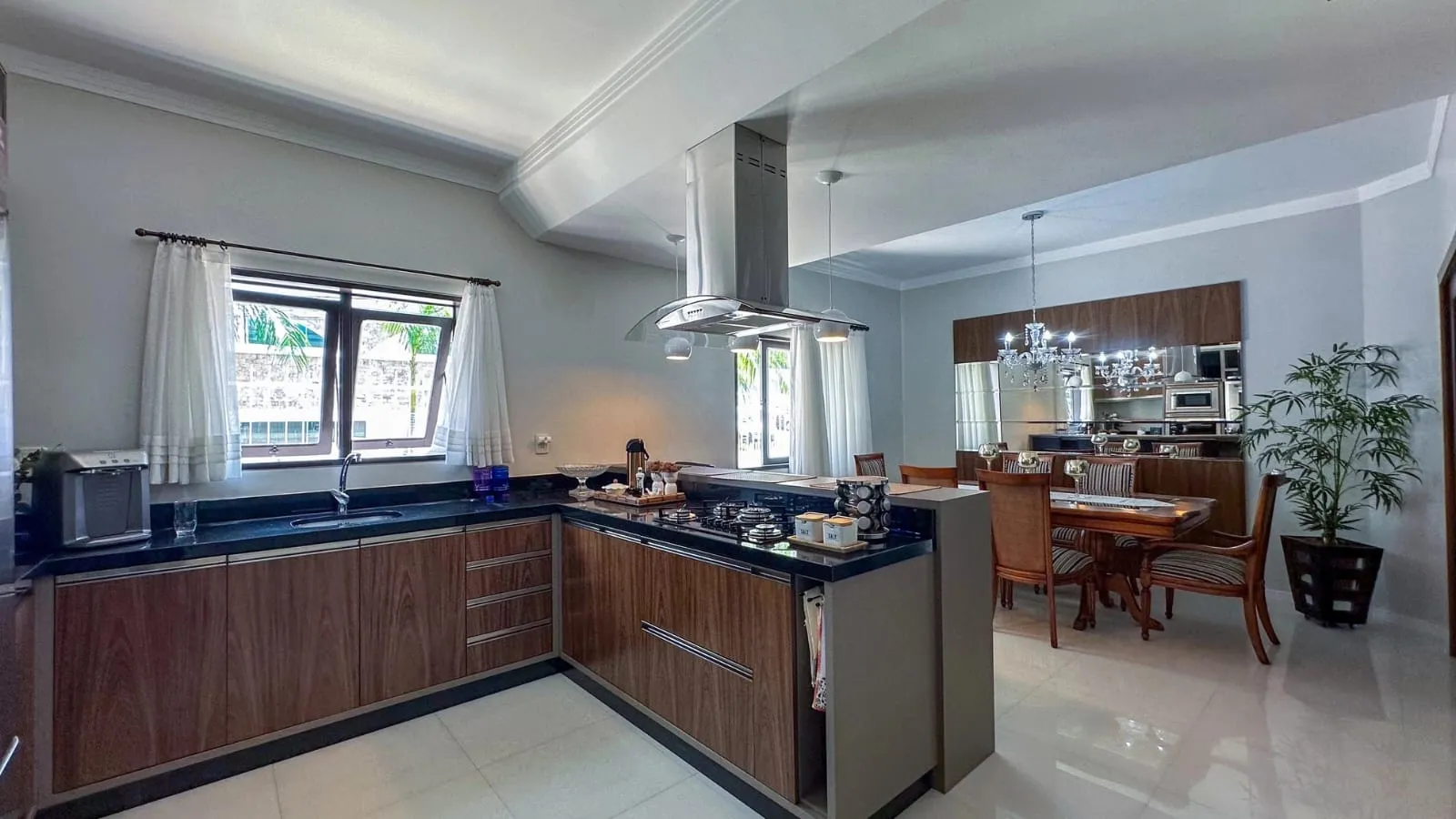 VENDO LINDA CASA COM PISCINA — foto 2