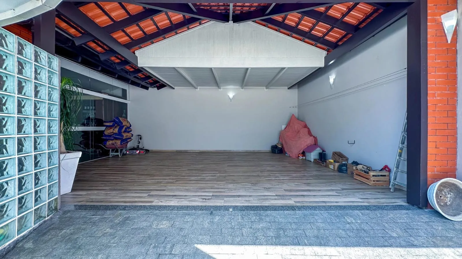 VENDO LINDA CASA COM PISCINA — foto 5