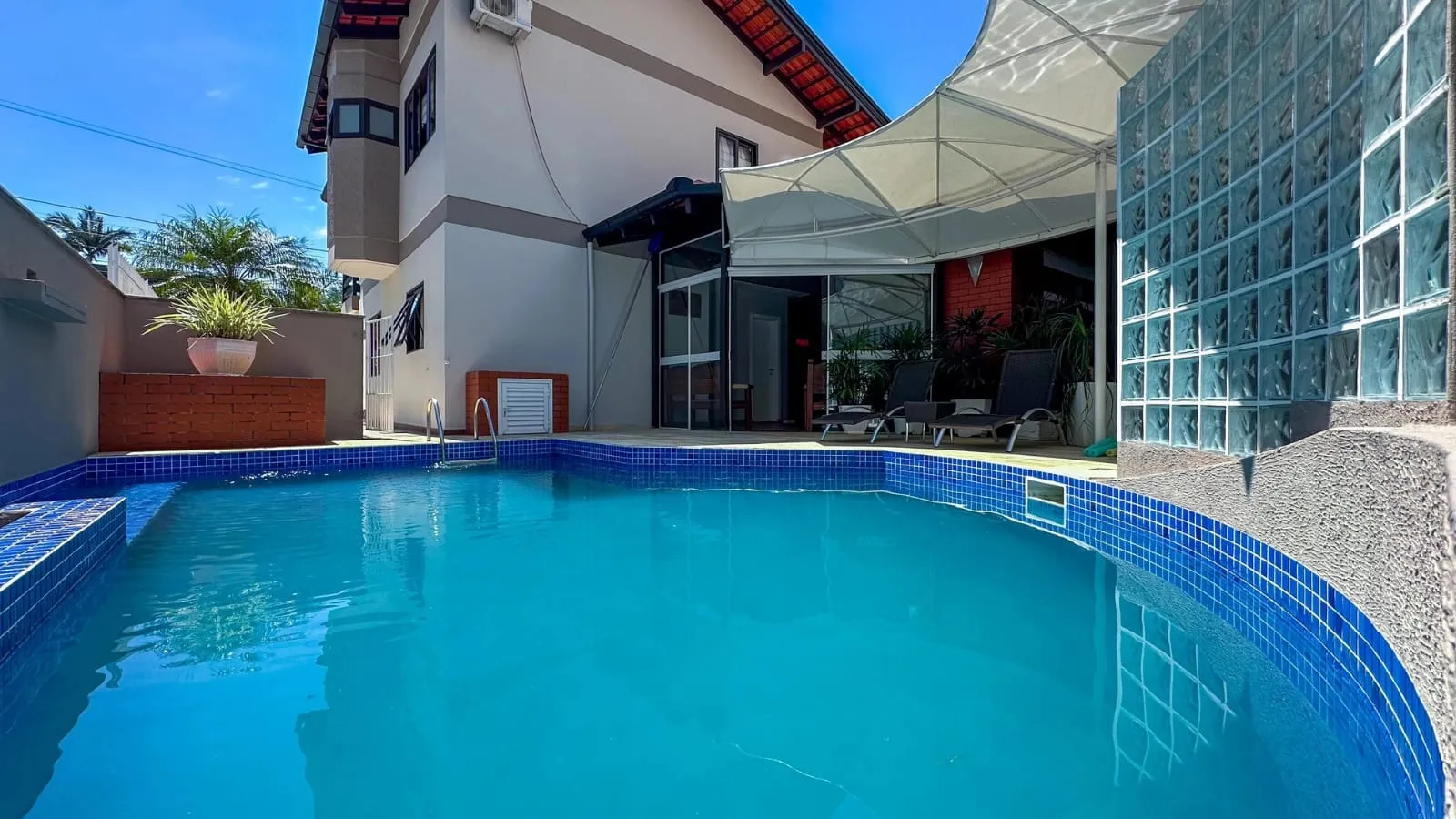 VENDO LINDA CASA COM PISCINA — foto 7