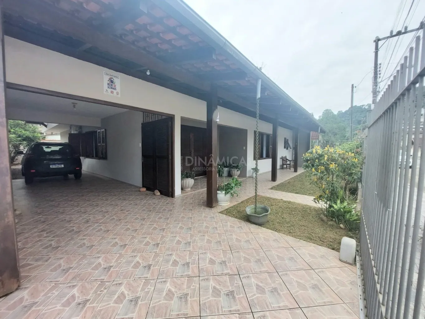 Casa térrea semimobiliada com 6 dormitórios sendo 1 suíte a venda no bairro Garcia em Blumenau - foto 1
