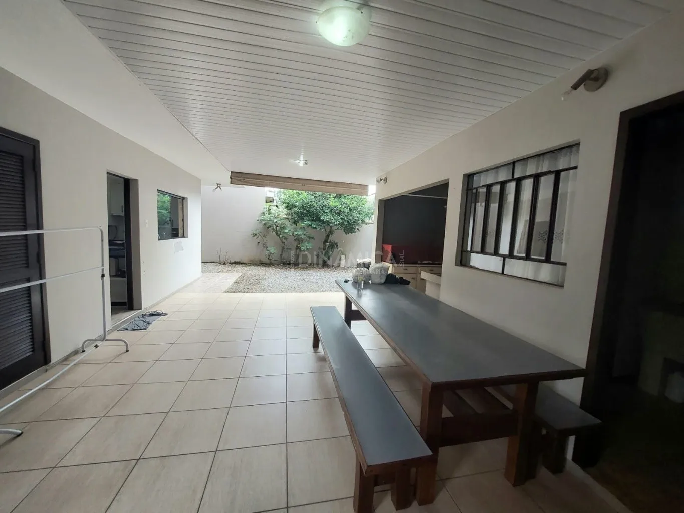 Casa térrea semimobiliada com 6 dormitórios sendo 1 suíte a venda no bairro Garcia em Blumenau — foto 3