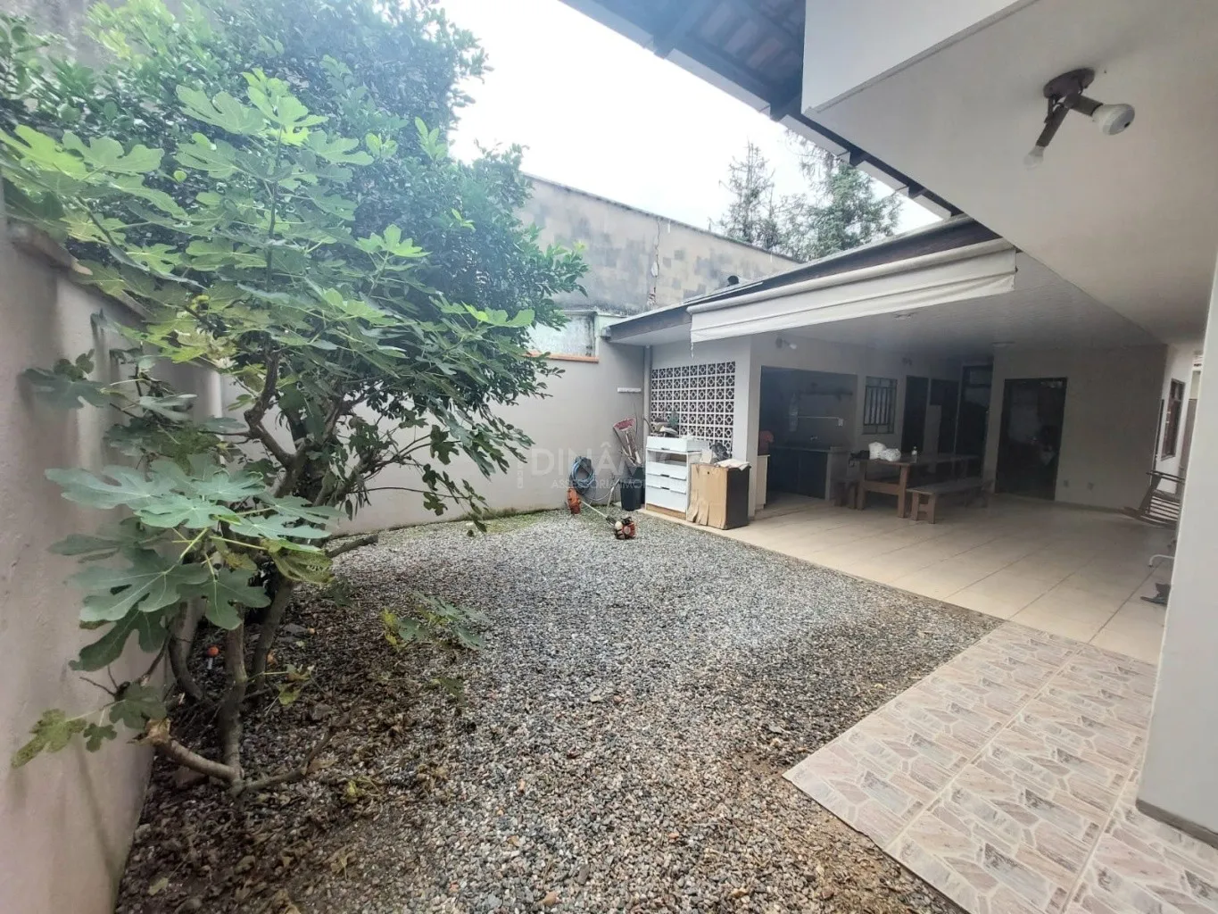 Casa térrea semimobiliada com 6 dormitórios sendo 1 suíte a venda no bairro Garcia em Blumenau — foto 4