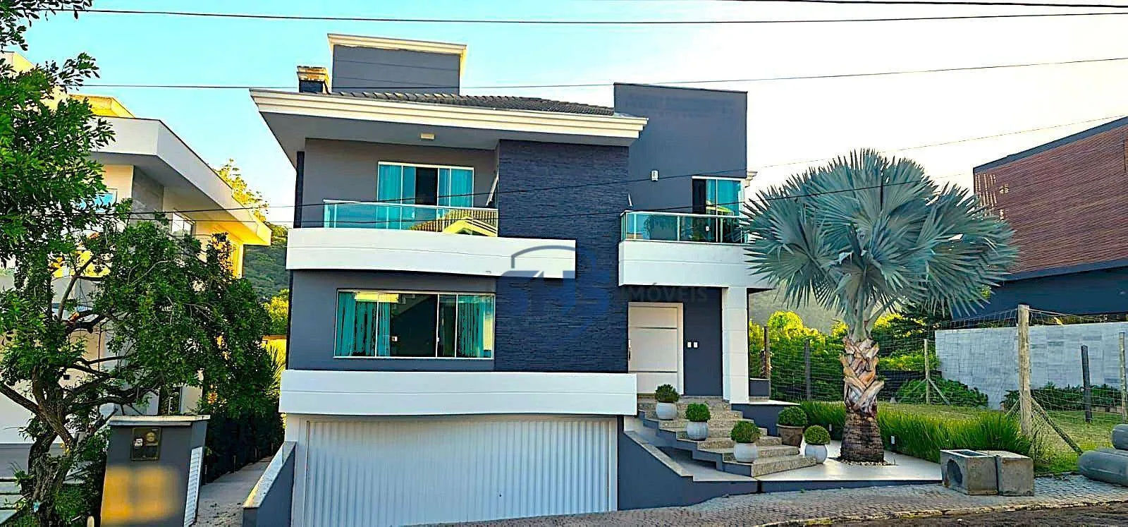 Casa com 5 dormitórios à venda, 630 m por R$ 12.900.000,00 - Praia do Estaleiro - Balneário Camboriú/SC - foto 1