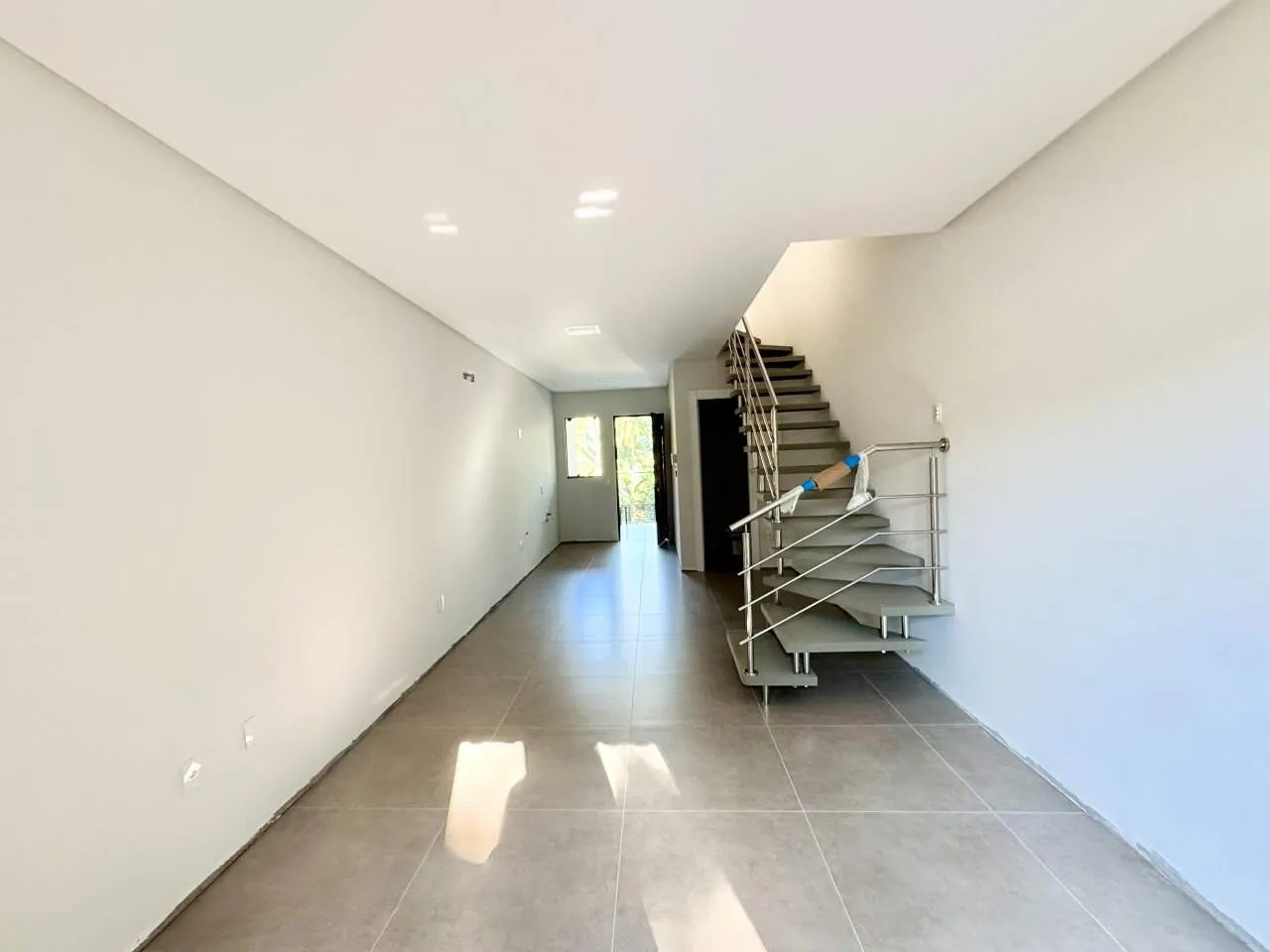 Sobrado Novo no Água Verde próximo ao Mercado Schneider — foto 4