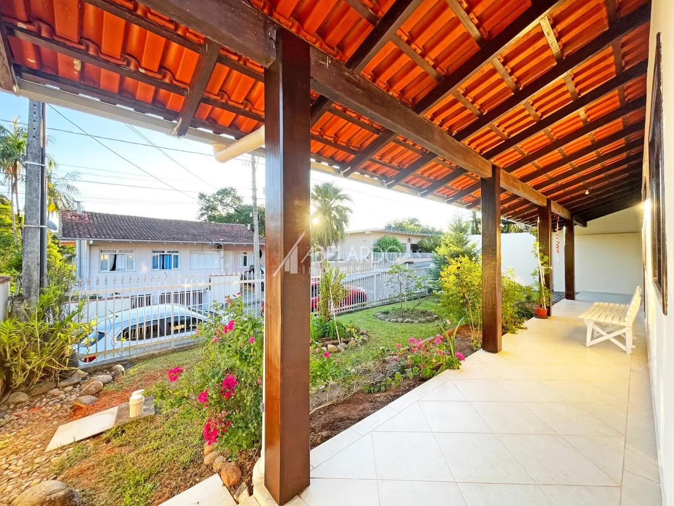 Casa em rua sem saída mobiliada no bairro Agua Verde — foto 3