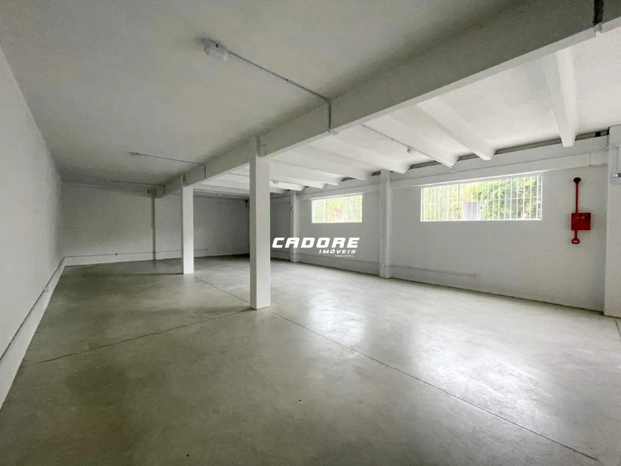 Excelente Sala comercial com aproximadamente 137m2 para locação no bairro Fortaleza I Cadore Imóveis — foto 2