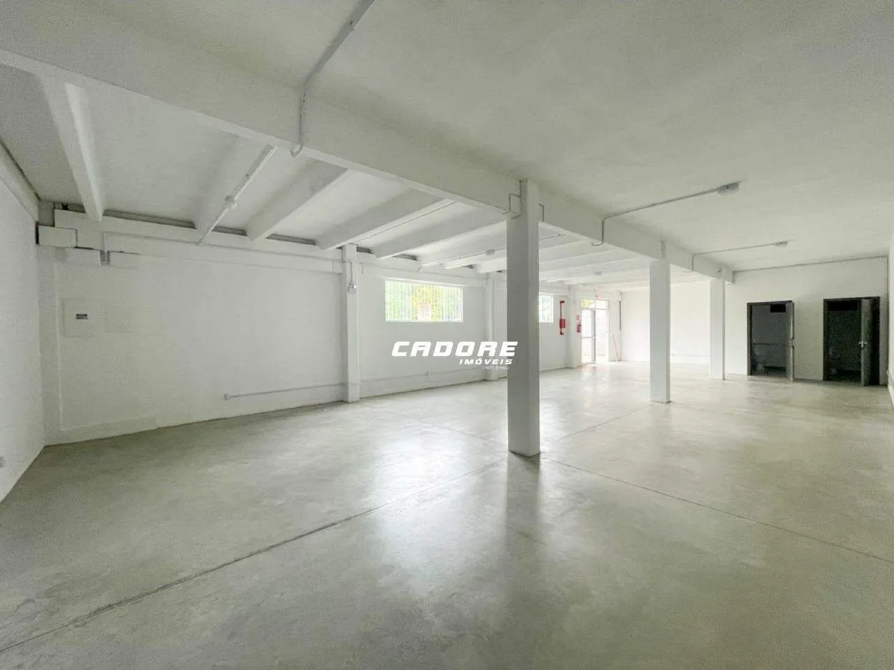 Excelente Sala comercial com aproximadamente 137m2 para locação no bairro Fortaleza I Cadore Imóveis — foto 3