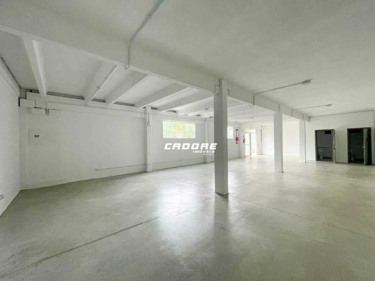 Excelente Sala comercial com aproximadamente 137m2 para locação no bairro Fortaleza I Cadore Imóveis — foto 5