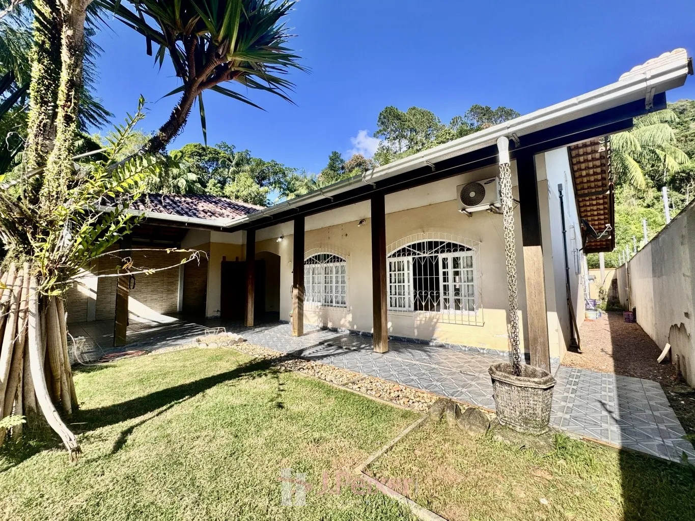 Casa com 3 quartos sendo 1 suíte, escritório, área de festa amplo terreno com 450,00 m no Bairro da Velha em Blumenau-SC — foto 2