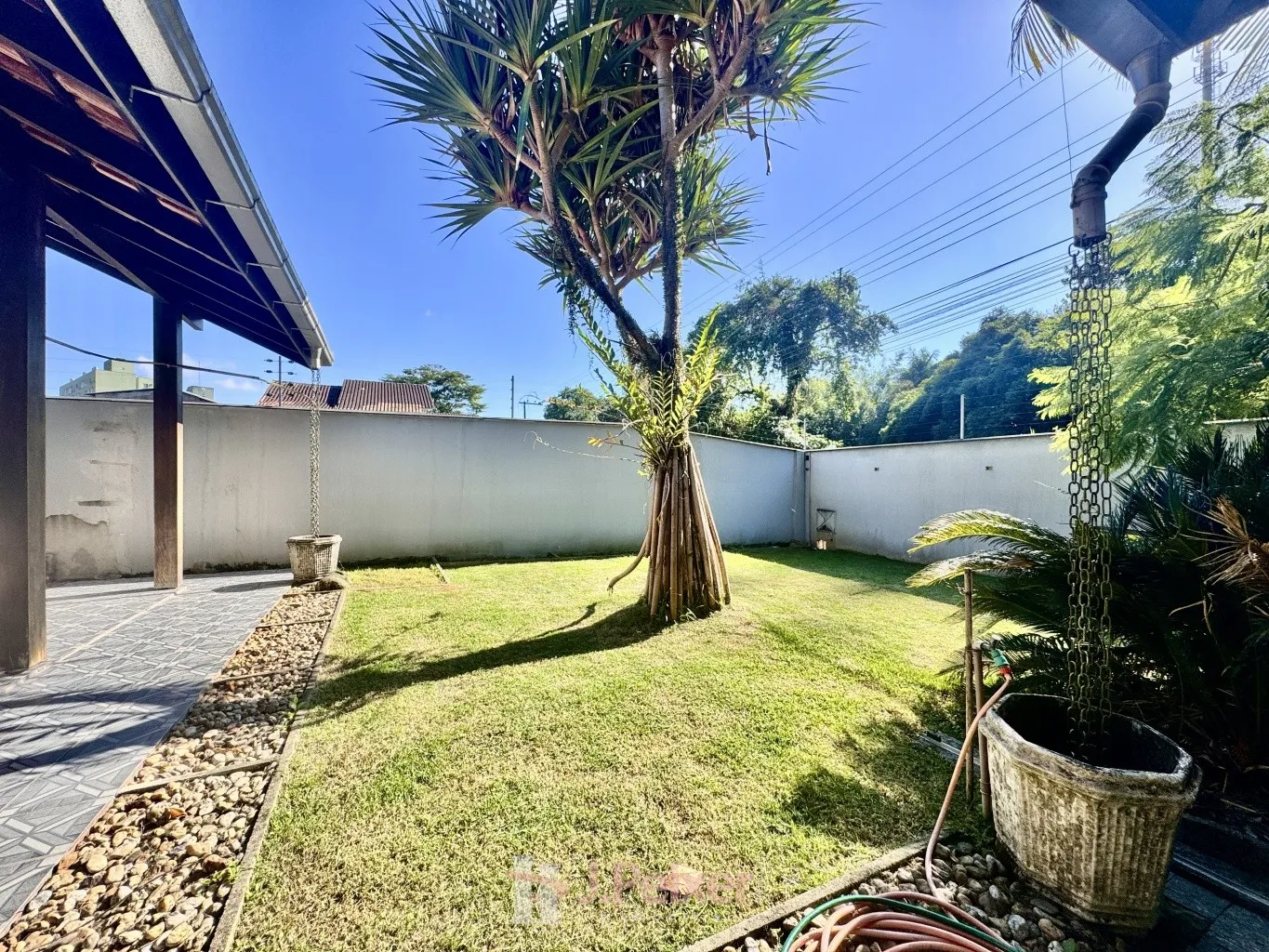 Casa com 3 quartos sendo 1 suíte, escritório, área de festa amplo terreno com 450,00 m no Bairro da Velha em Blumenau-SC — foto 3
