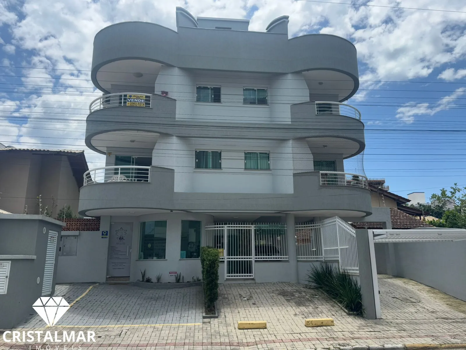 APARTAMENTO AMPLO E BEM LOCALIZADO EM BOMBAS - ACEITA FINANCIAMENTO BANCÁRIO - foto 1