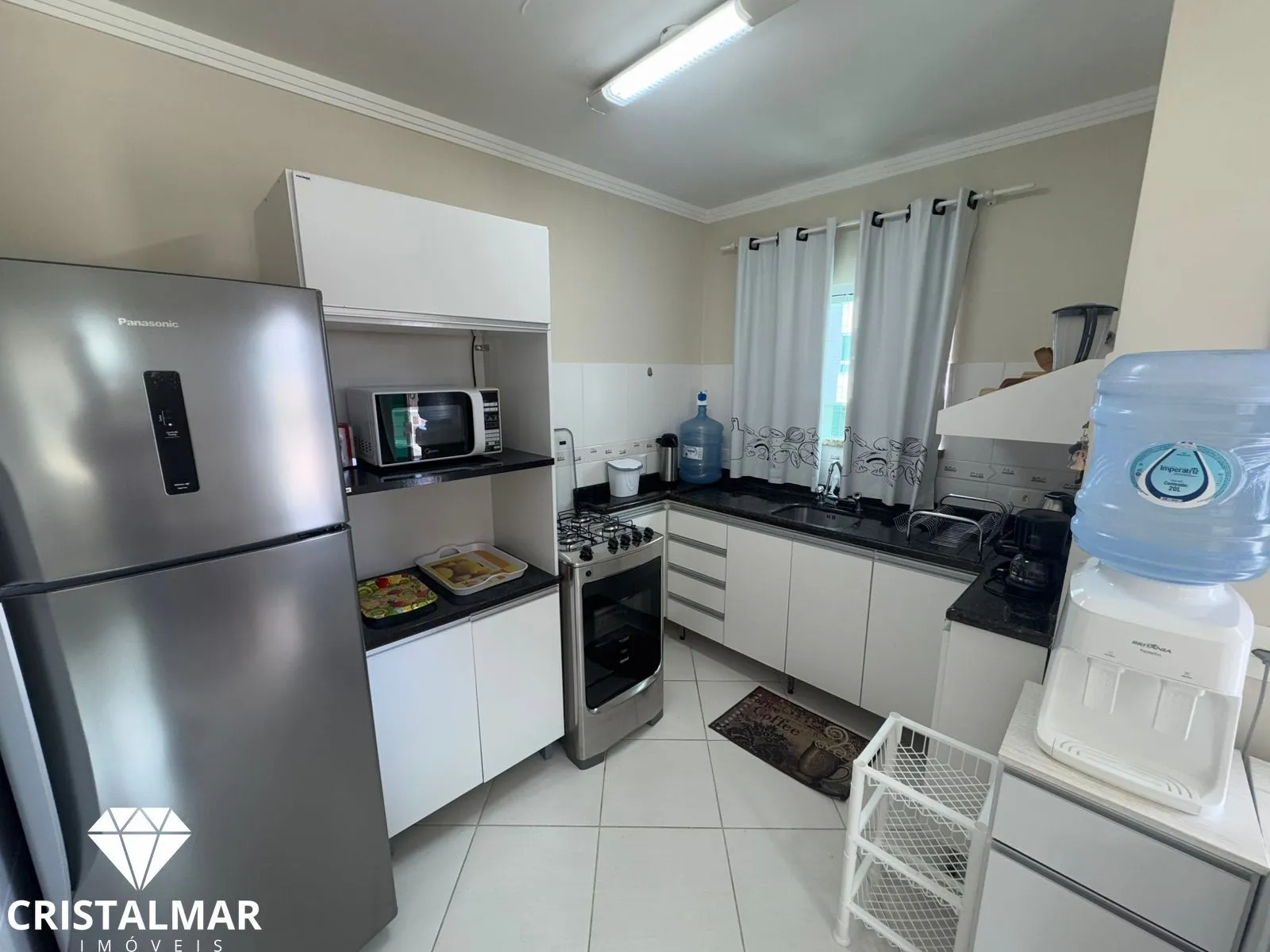 APARTAMENTO AMPLO E BEM LOCALIZADO EM BOMBAS - ACEITA FINANCIAMENTO BANCÁRIO — foto 3