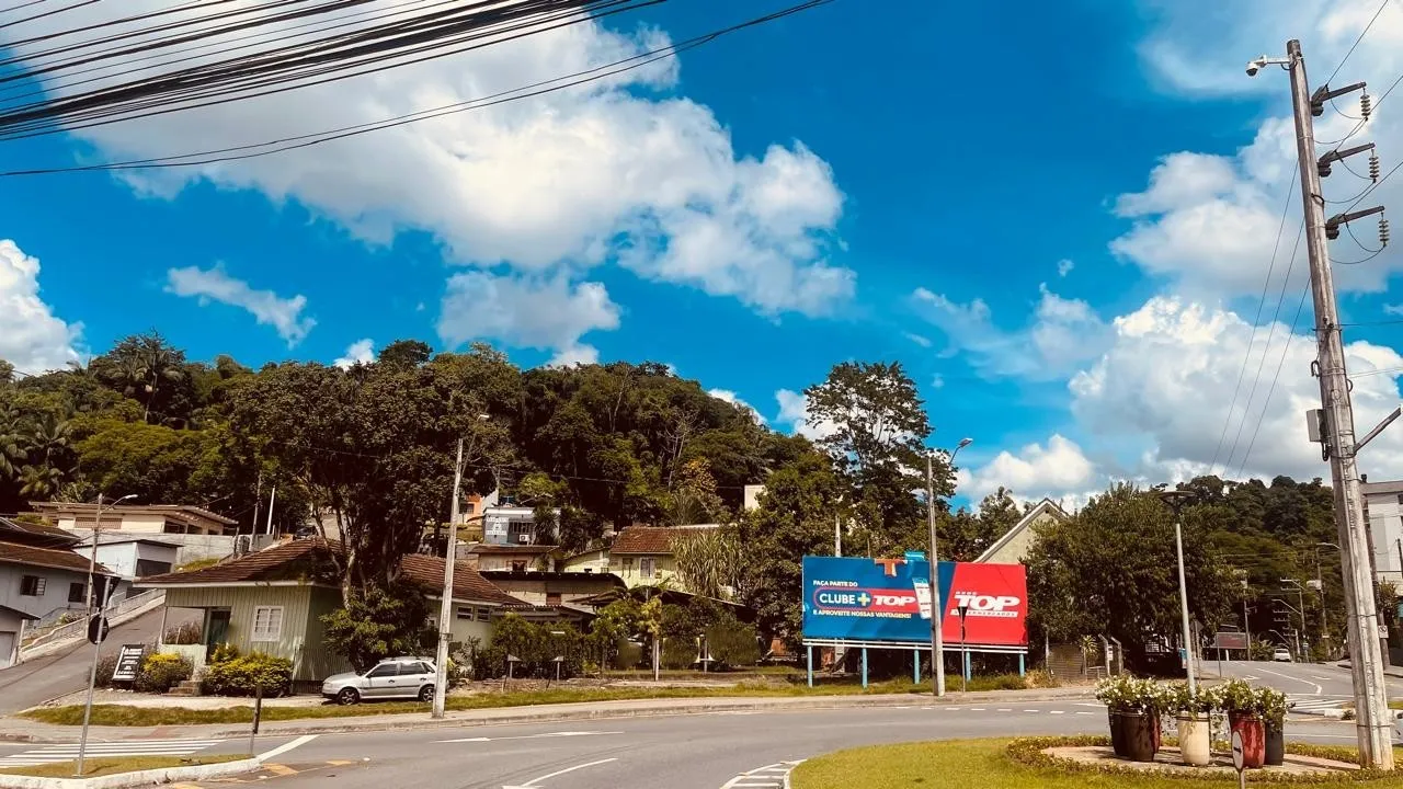 Terreno de Esquina com 2.220m na Escola Agrícola - Oportunidade Comercial Estratégica! - foto 1