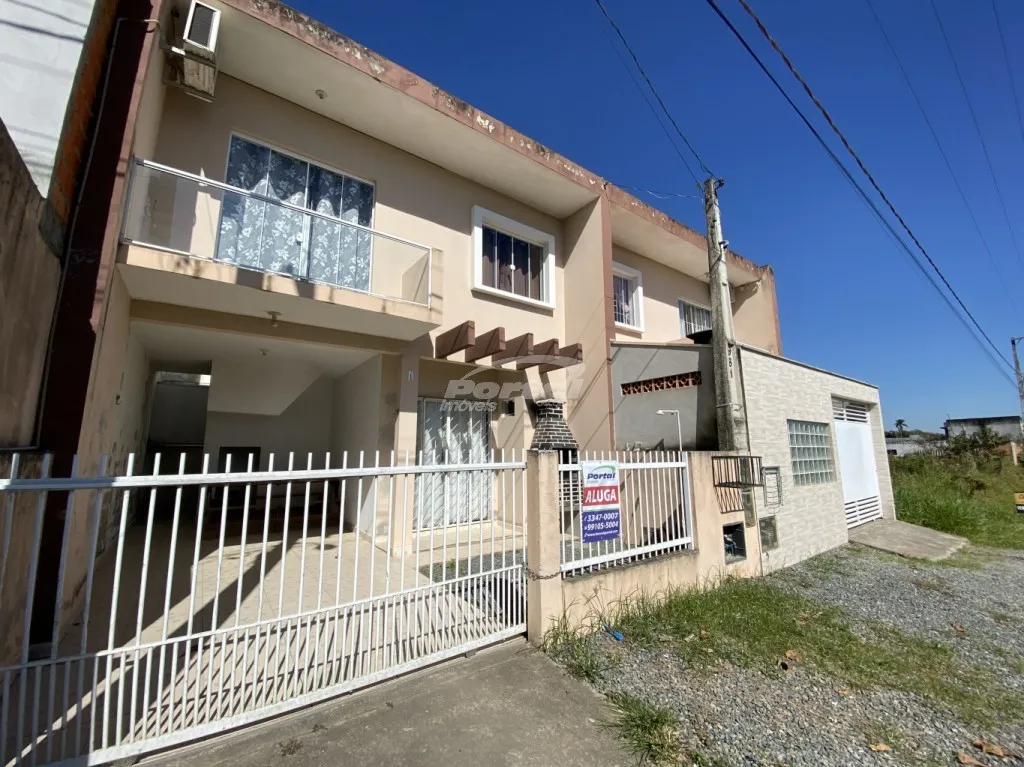 Casa mobiliado com 2 dormitórios a cerca de 950 metros do mar, no bairro Itacolomi em Balneário Piçarras/SC (Cód. 20975) - foto 1