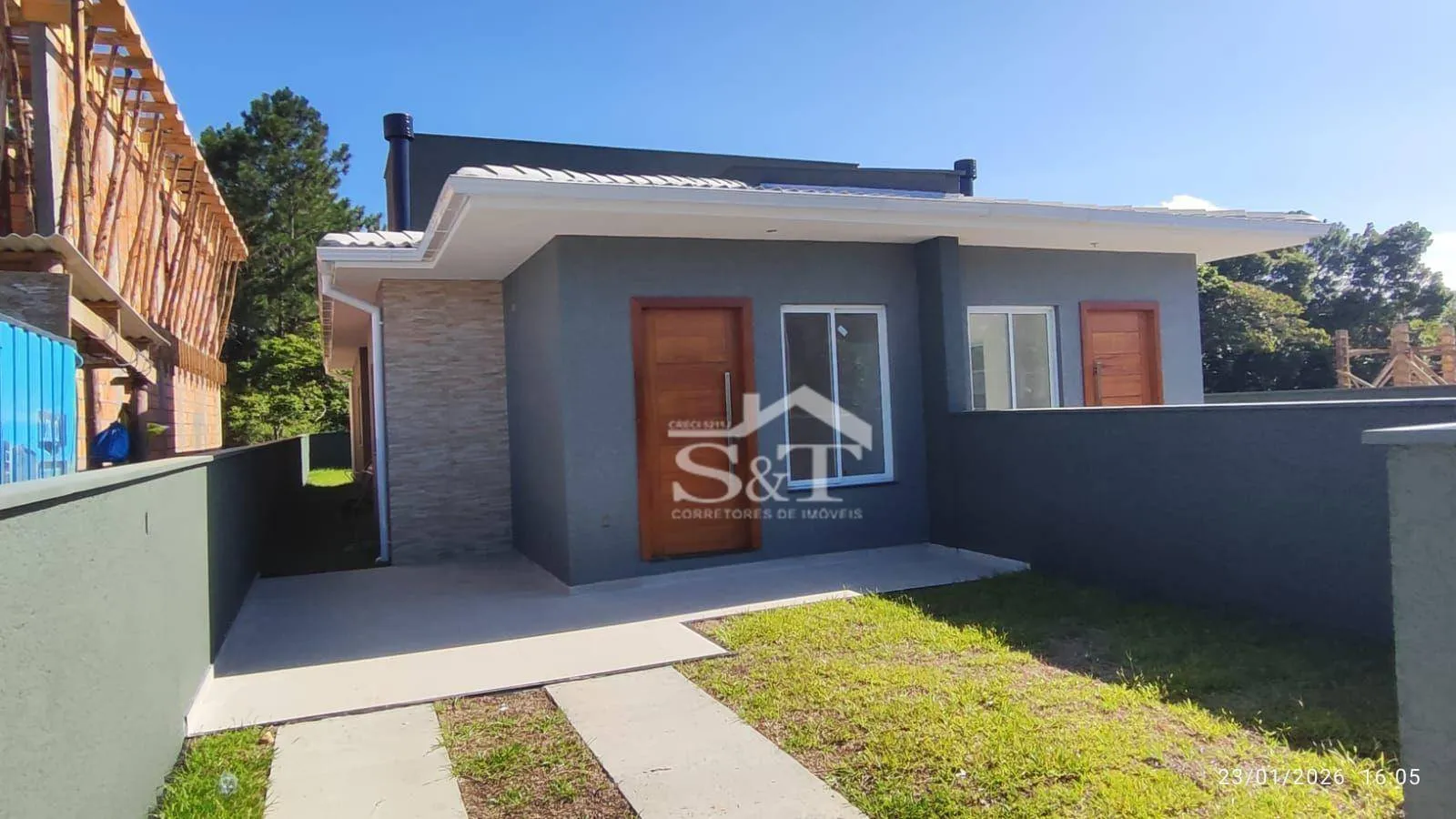 Casa térrea com 3 dormitórios, sendo 1 suíte, escritura pública, loteamento planejado no Rio Vermelho! - foto 1