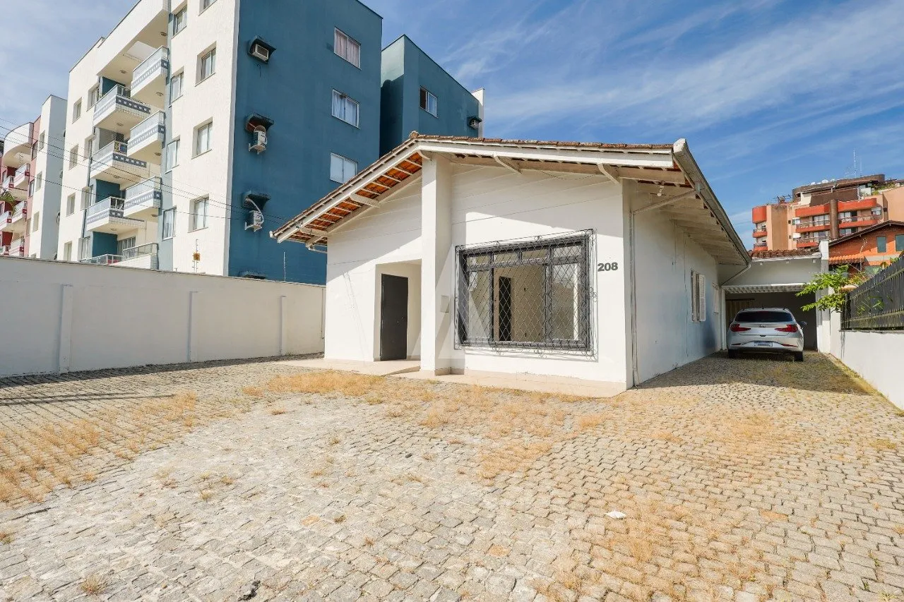 Casa com 1 suíte(s) mais 1 quarto(s) à venda no bairro América em Joinville, por R$ 950.000.00. - foto 1